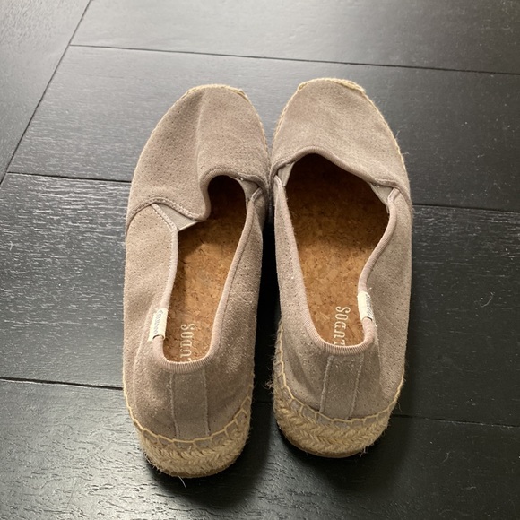 Soludos Platform Gray Suede Shoes. Size 8. - Picture 3 of 11